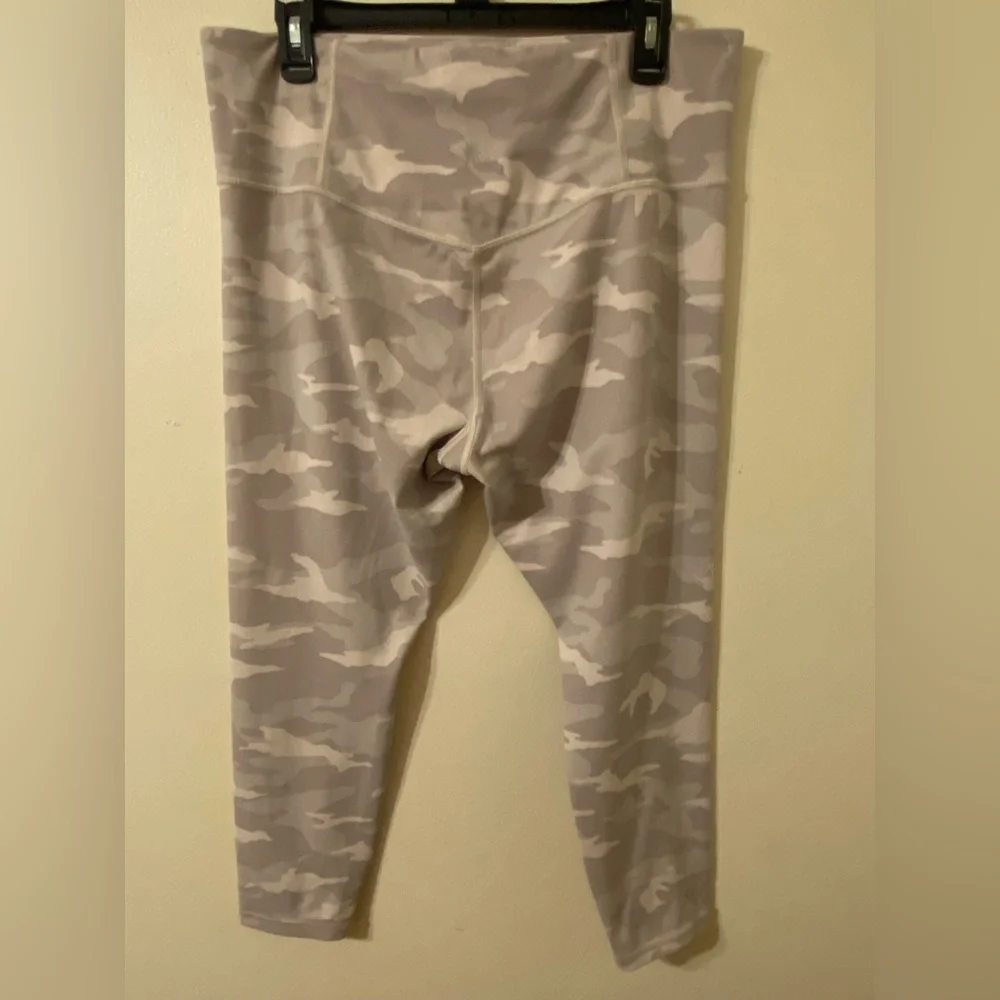 Athleta Gray Camouflage Camo Elation‎ 7/8 Tights 23" Inseam Size XL - Picture 2 of 4
